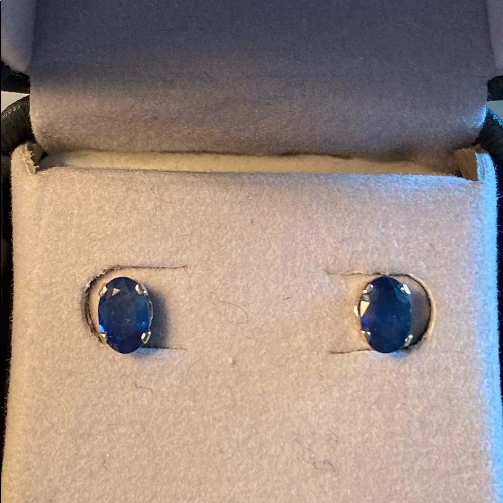 Beautiful oval shaped blue sapphire earrings!